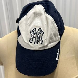 Women’s New York, Yankee with sequin baseball cap